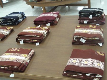 seraya-traditional-textile-artisan3